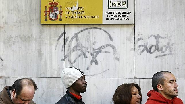 SEÑOR SANCHEZ, ANÍMESE: NECESITAMOS 5 MILLONES DE EMIGRANTES