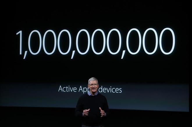 TIM COOK: UNOS TANTO, Y OTROS TAN POCO