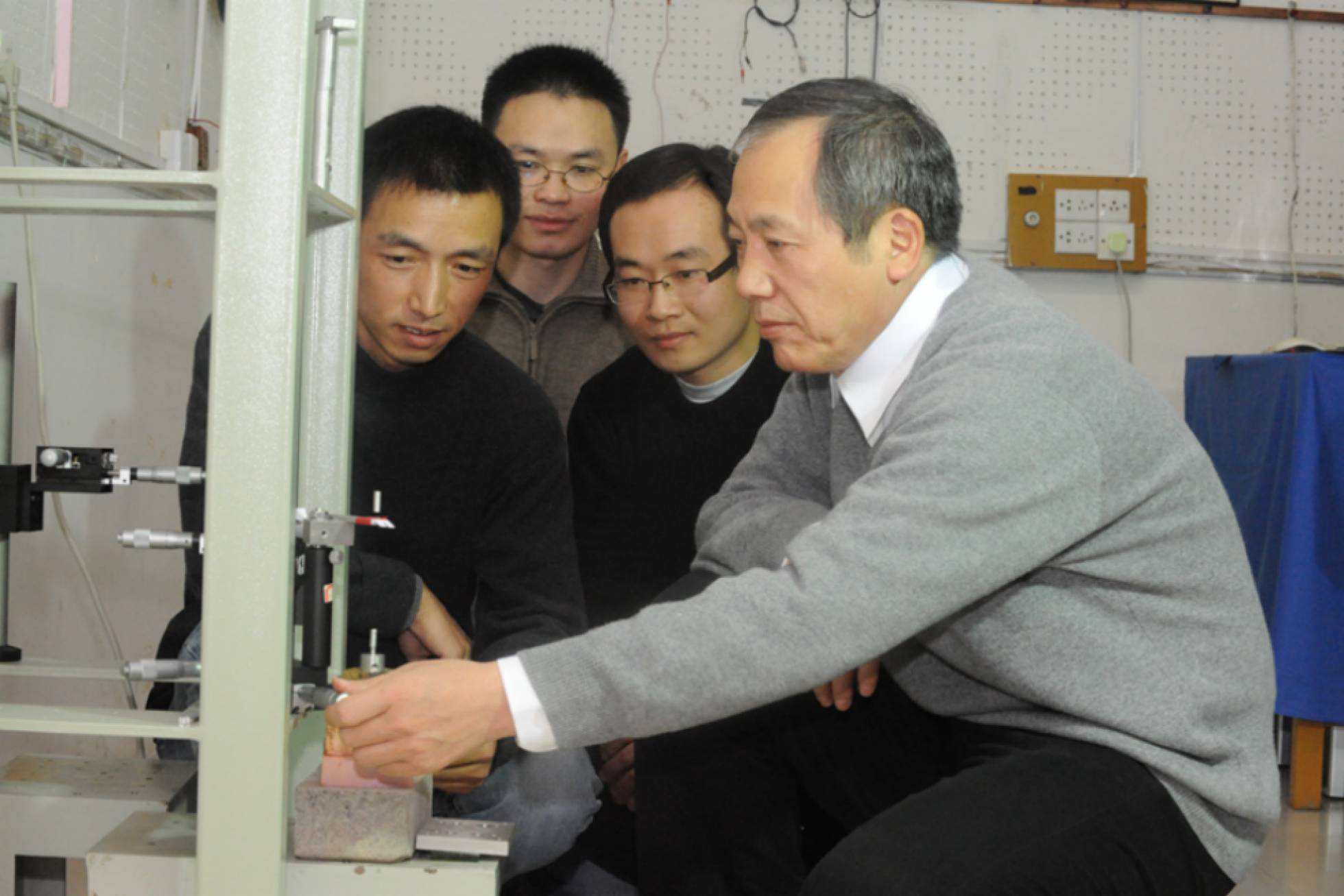 CIENTIFICOS CHINOS REDEFINEN LA CONSTANTE DE GRAVITACIÓN