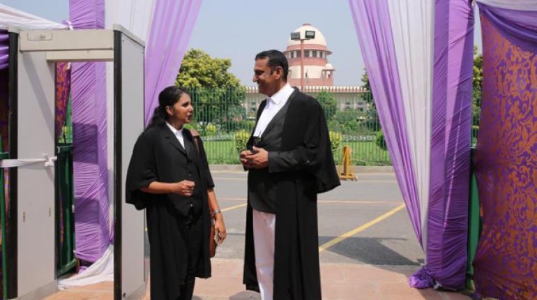 INDIA DECIDE QUE LA MUJER NO PERTENECE AL MARIDO