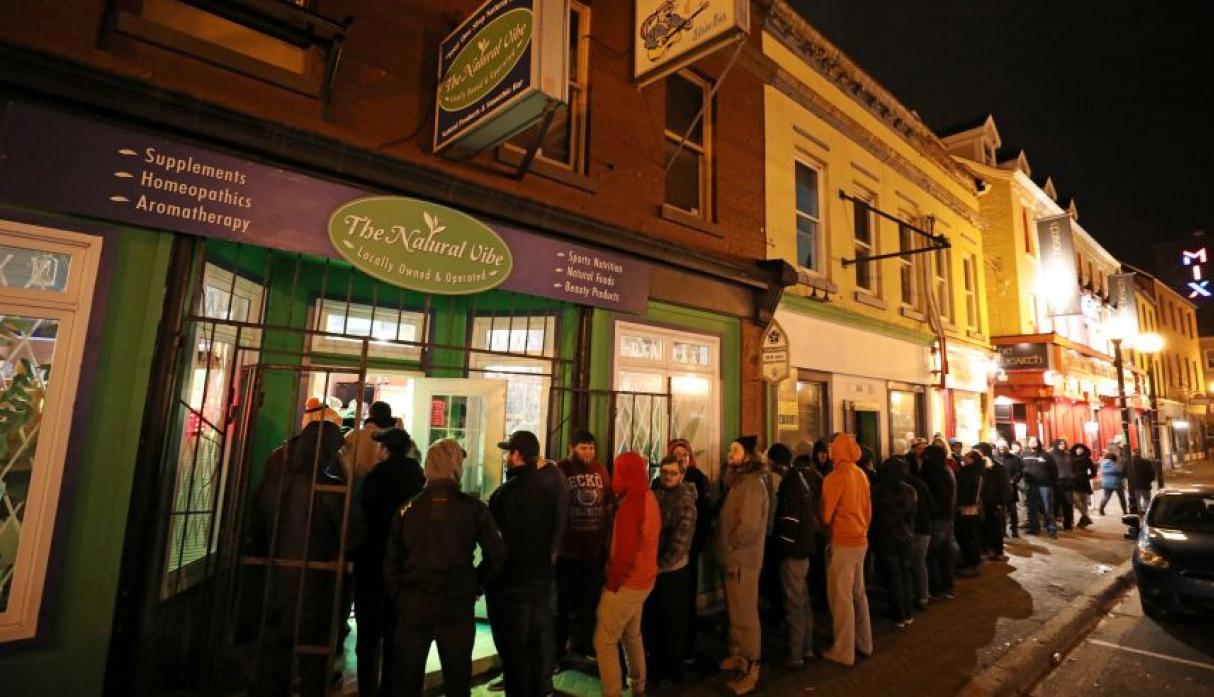 COMIENZA LA VENTA LEGAL DE MARIHUANA EN CANADÁ