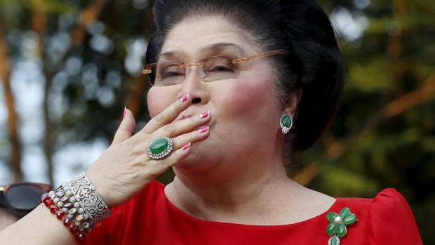 LA MARIPOSA DE HIERRO SIGUE LIBRE