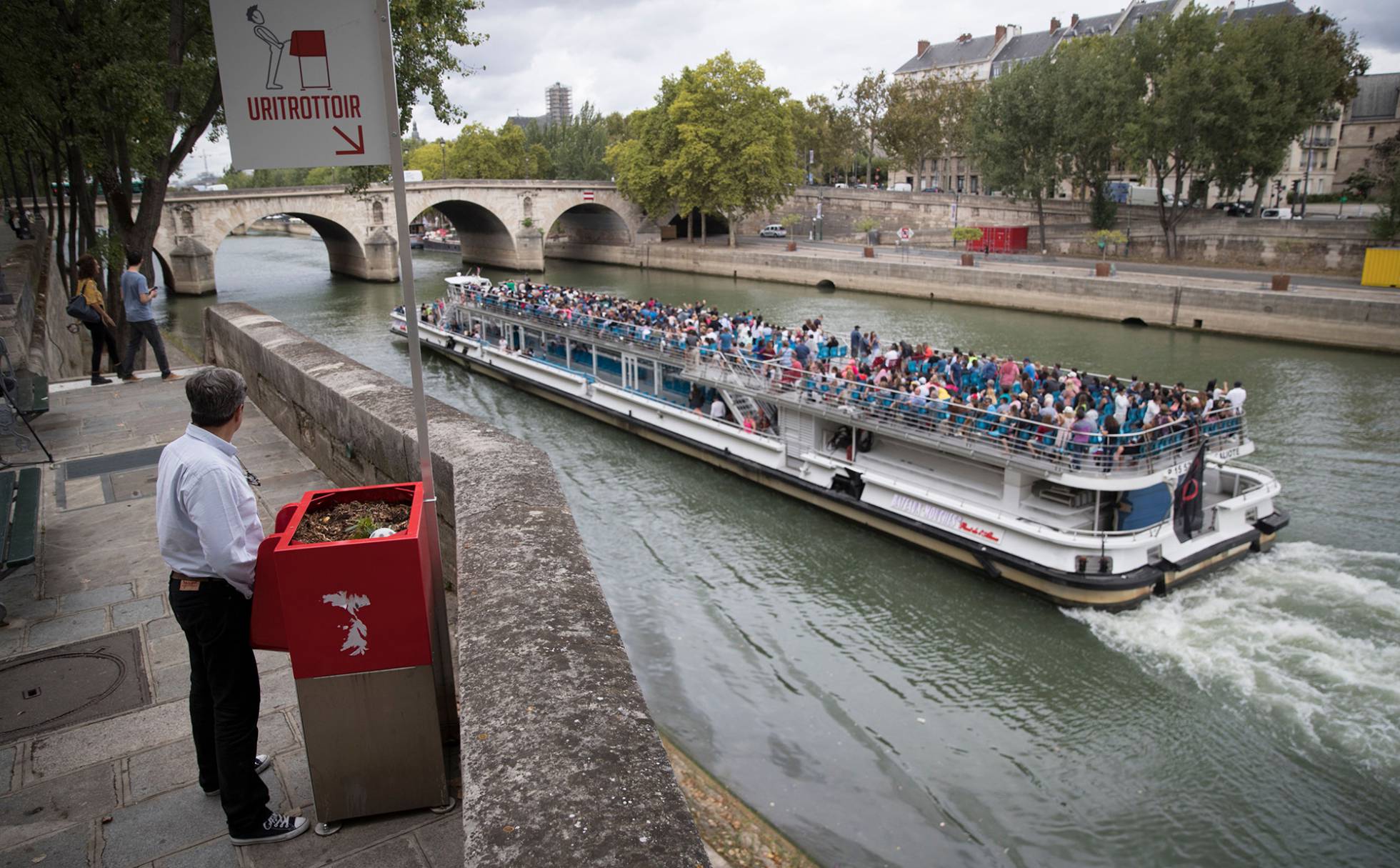 Y OTRA DE PARÍS: URINARIOS “BIO”