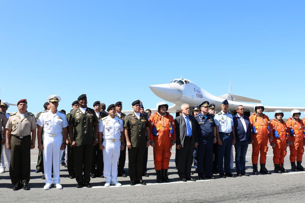LLEGAN A VENEZUELA LOS GUARDAESPALDAS RUSOS Y CHINOS DE MADURO