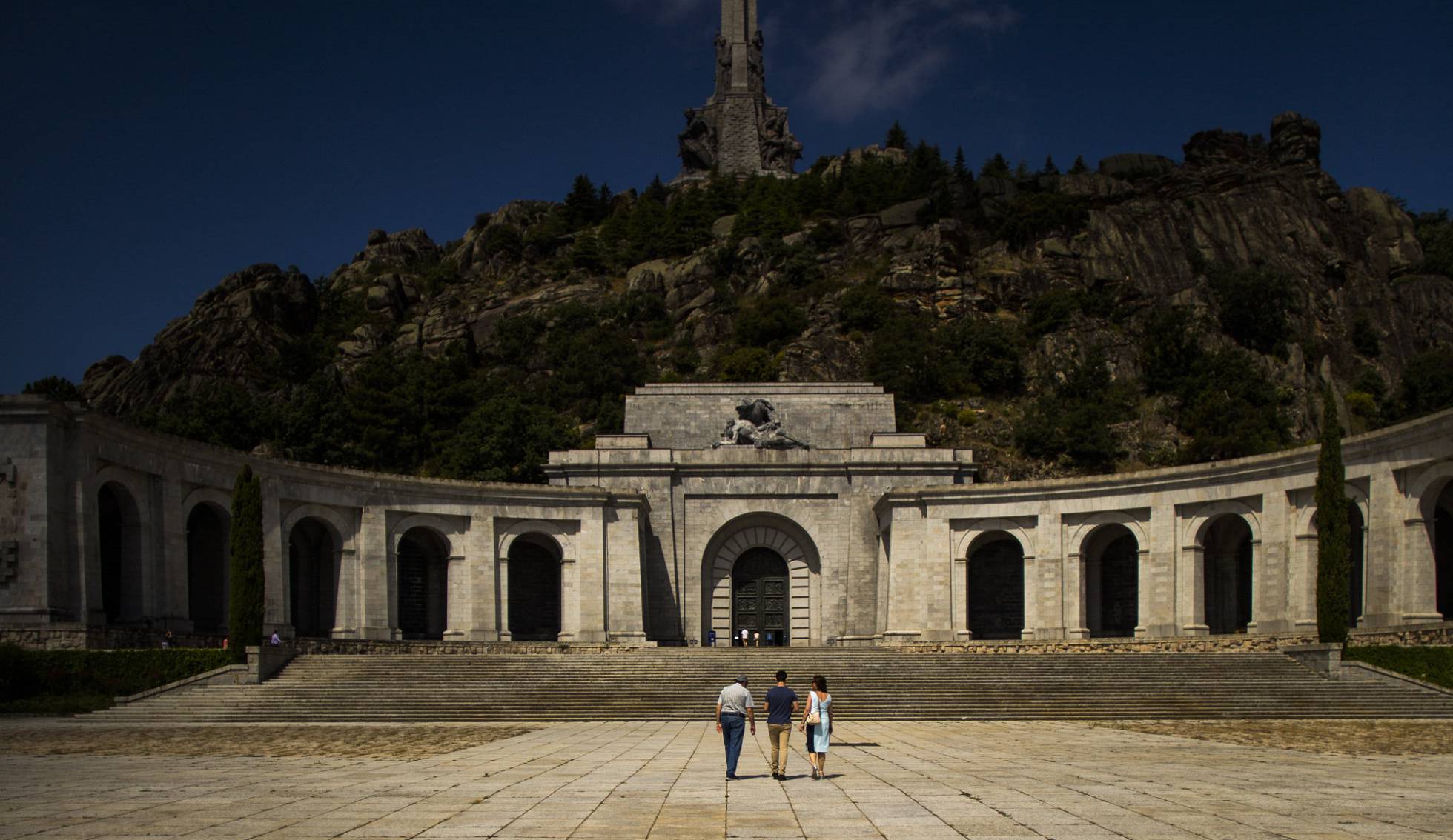 EL GOBIERNO SIGUE A VUELTAS CON FRANCO