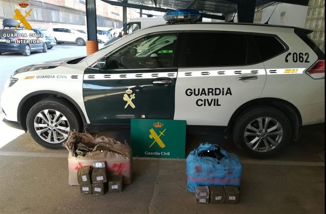 ENCUENTRAN 67 KILOS DE HACHIS TIRADOS EN LA CARRETERA
