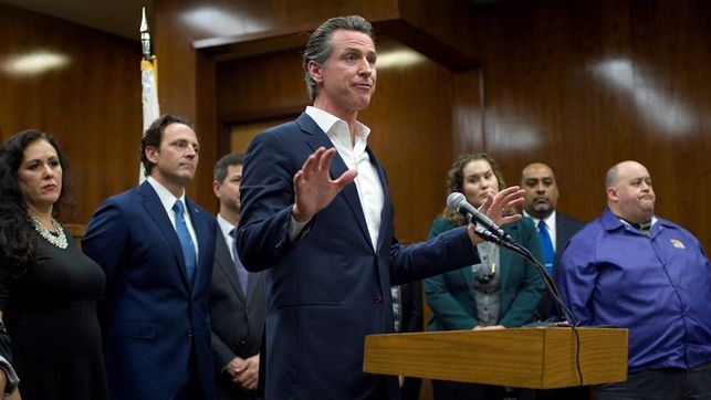 EL GOBERNADOR DE CALIFORNIA RETIRA A LOS MILITARES DE LA FRONTERA CON MEXICO