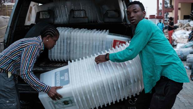 APLAZADAS LAS ELECCIONES EN NIGERIA POR CHANCHULLOS VARIOS