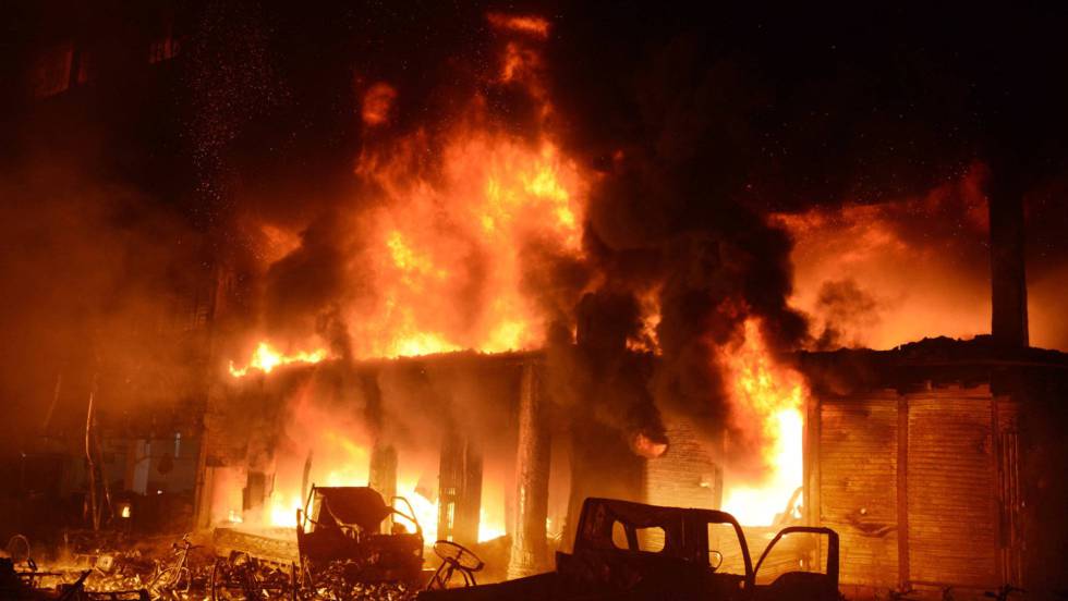 MORTAL INCENDIO EN BANGLADÉS