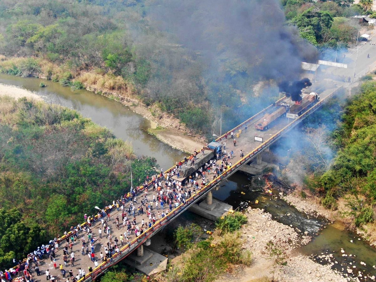 VENEZUELA: SIGUE EL COMPÁS DE ESPERA Y SIN AYUDA HUMANITARIA