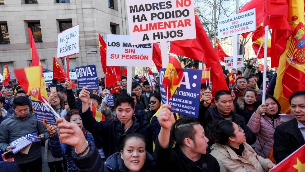 BANCOS-GOBIERNOS: RACISTAS LOS DOS