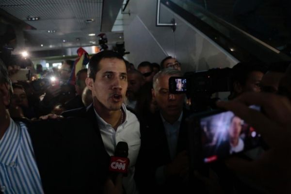 VENEZUELA SE MUEVE ENTRE EL MIEDO Y LA DESESPERANZA