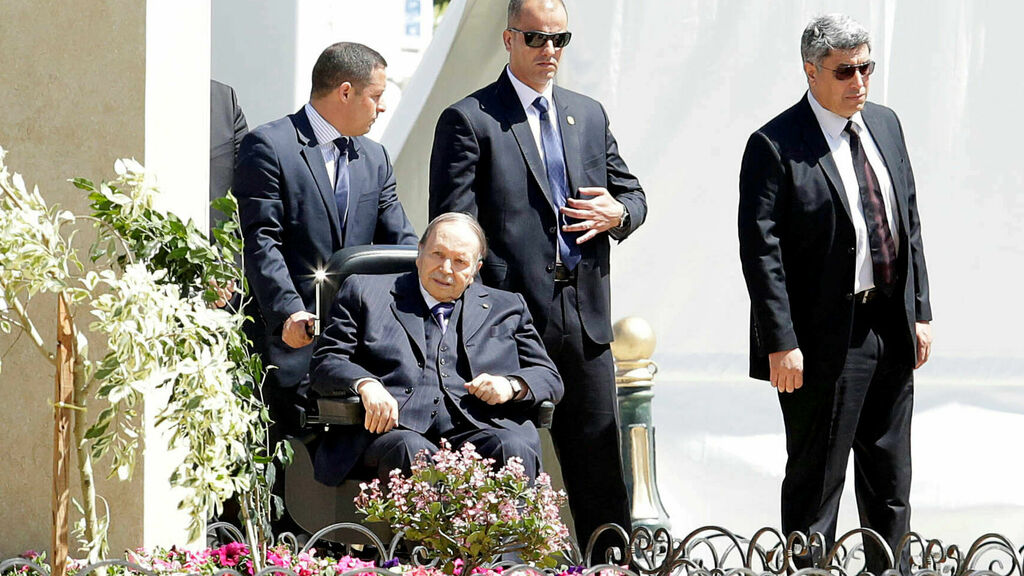 BUTEFLIKA CEDE ANTE LA PRESION SOCIAL