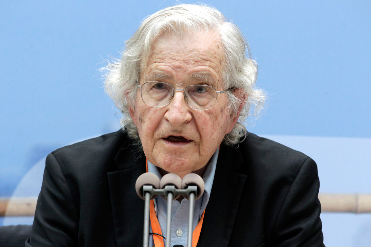 NOAM CHOMSKY UN PENSADOR GALARDONADO