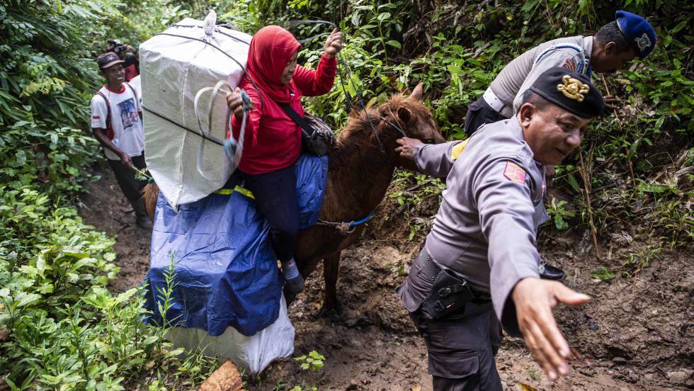 INDONESIA: 3OO MUERTES, SECUELA DEMOCRATICA