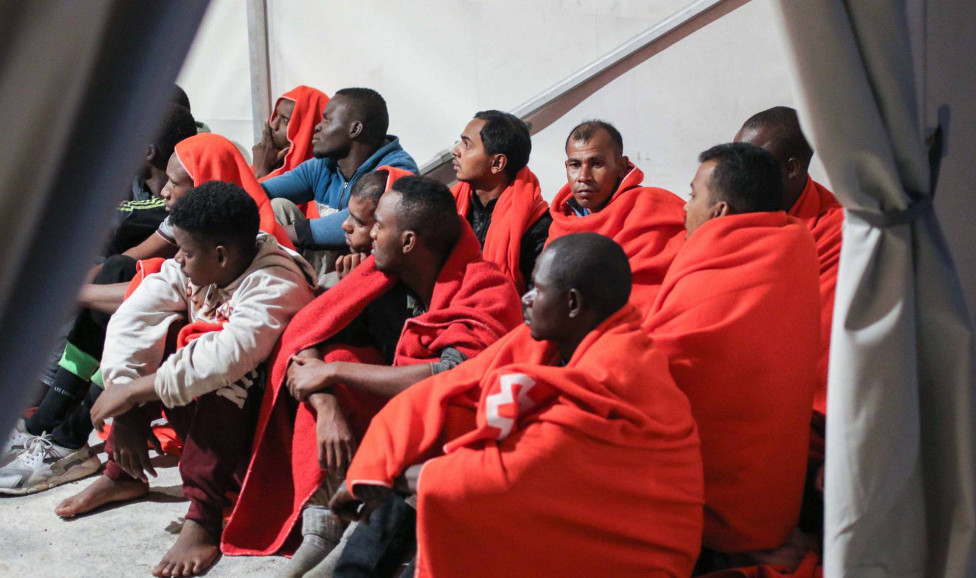 INMIGRANTES ASIATICOS EN PATERAS POR CADIZ