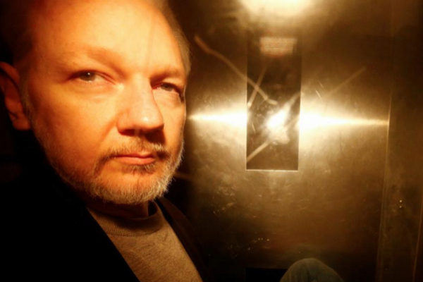 A ASSANGE LE RECLAMAN TAMBIÉN EN SUECIA
