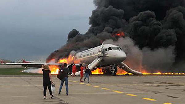 MÁS DATOS SOBRE EL INCENDIO DE UN AVIÓN EN MOSCÚ