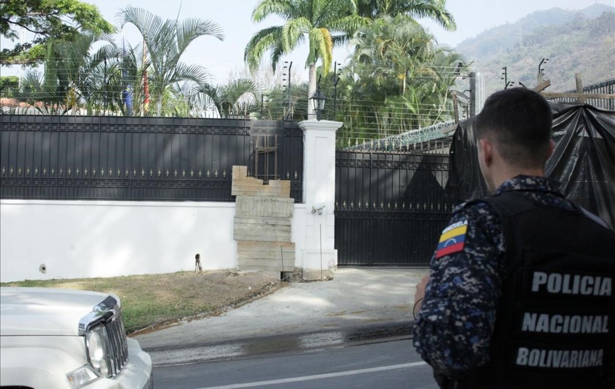 GUAIDO, LÓPEZ Y LA EMBAJADA DE ESPAÑA