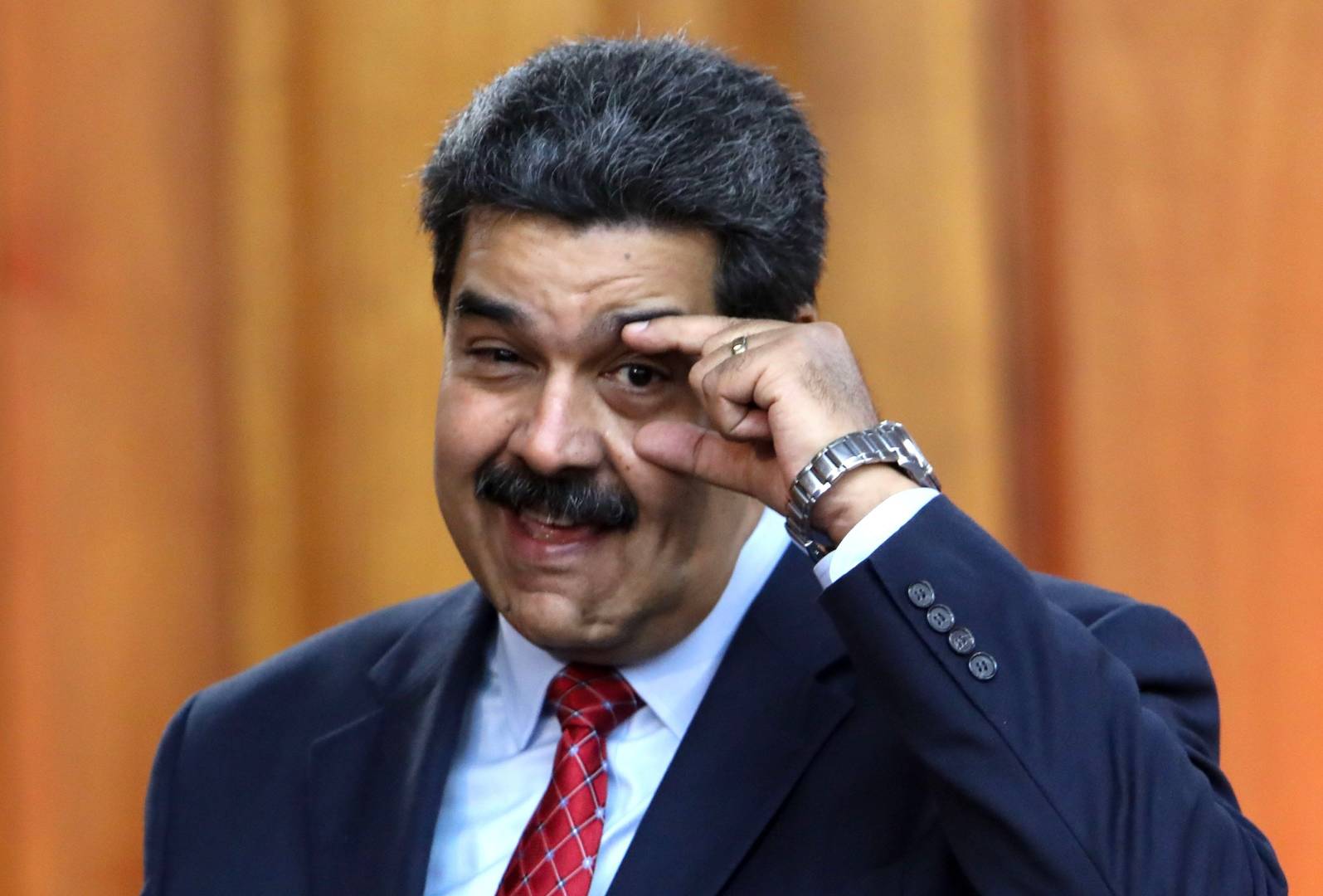 LA PENÚLTIMA: MADURO QUIERE ADELANTAR ELECCIONES
