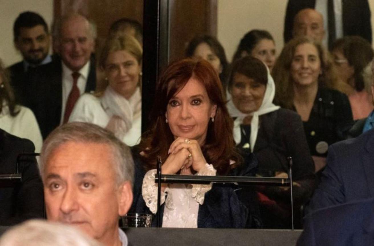 CRISTINA, AL BANQUILLO, PARECE QUE SÍ