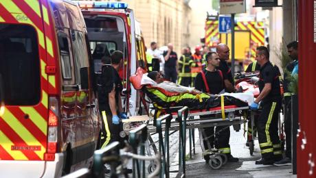 EXPLOSIÓN DE PAQUETE BOMBA EN LYON