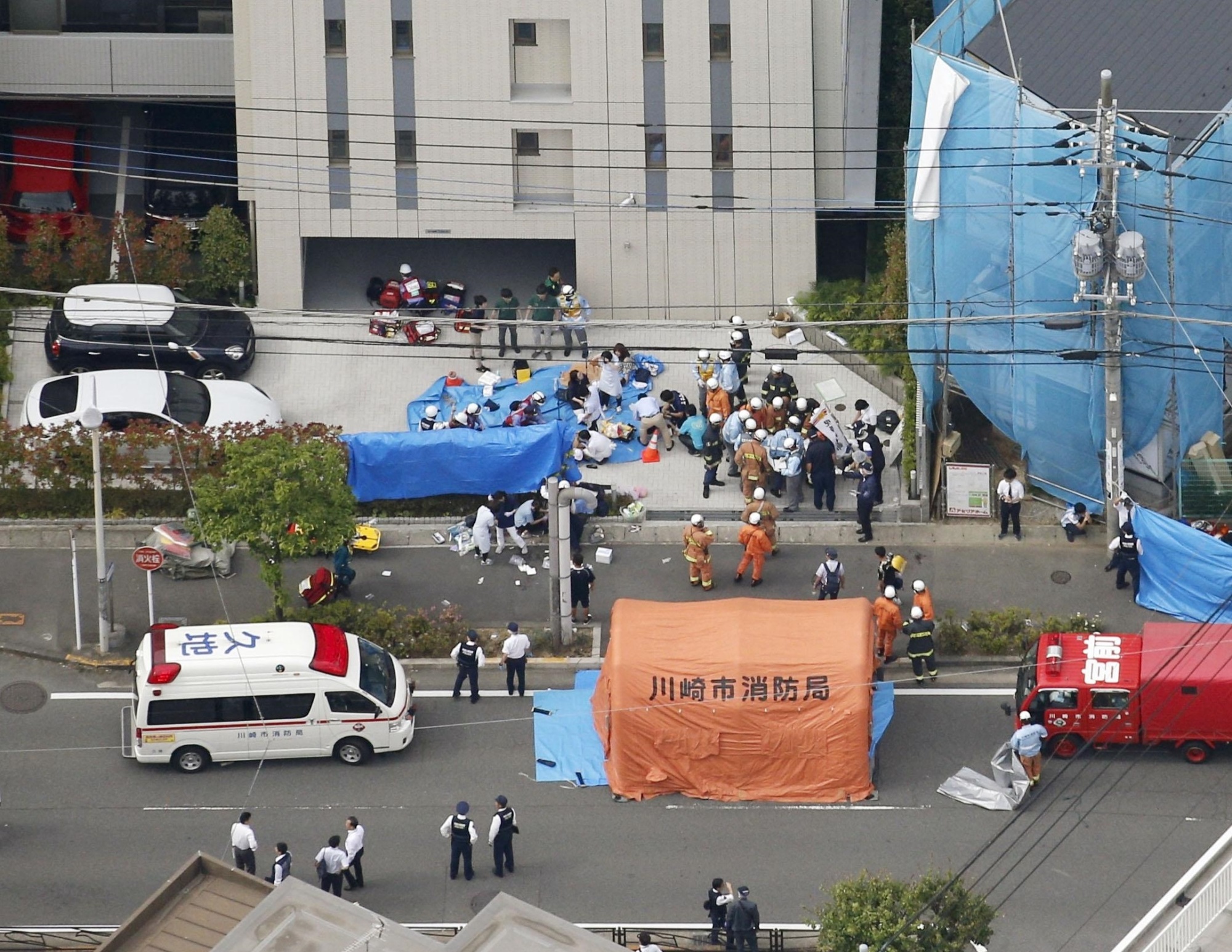 ATAQUE CON ARMA BLANCA FRENTE A UNA ESCUELA EN JAPÓN