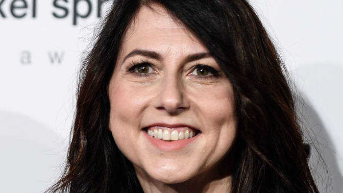 MACKENZIE BEZOS DONARÁ LA MITAD DE SU FORTUNA