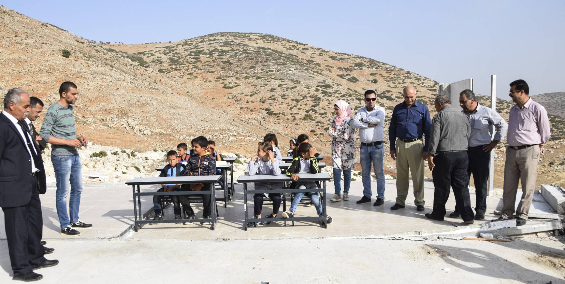 ISRAEL SUBASTA LOS PUPITRES QUE QUITÓ A LOS NIÑOS PALESTINOS