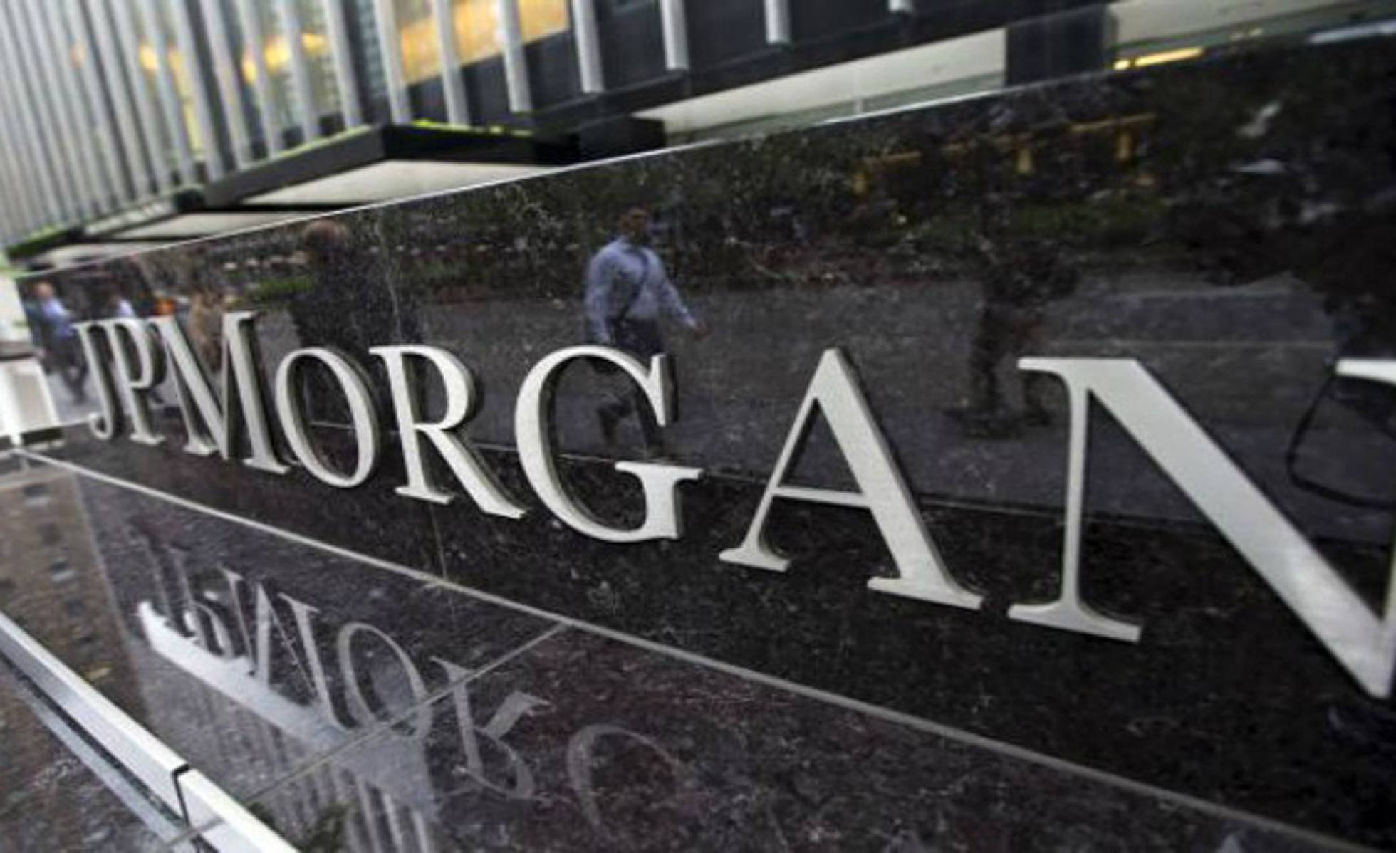MULTA A JPMORGAN POR DISCRIMINAR A LOS PADRES
