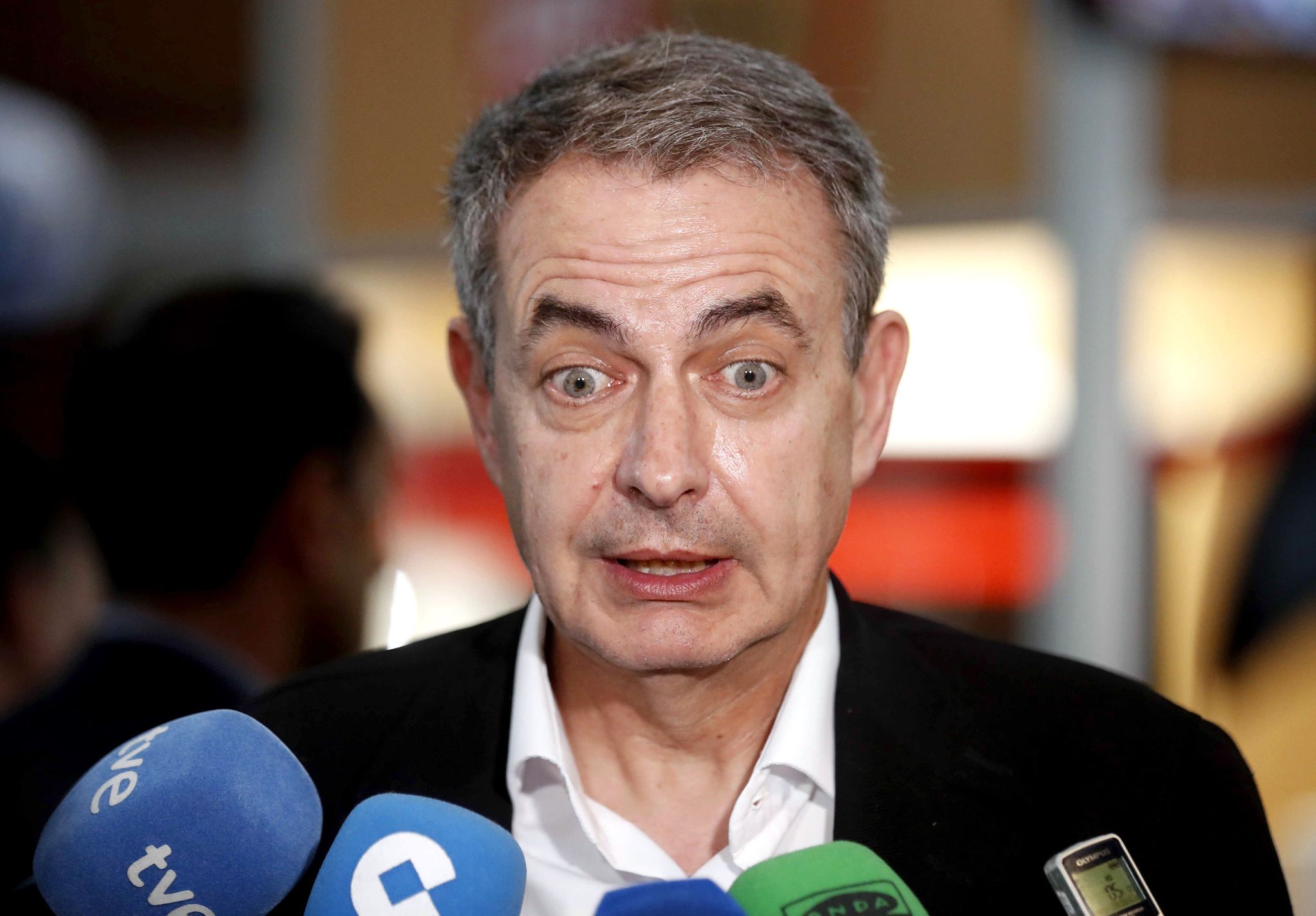 ZAPATERO MIENTE COMO RESPIRA