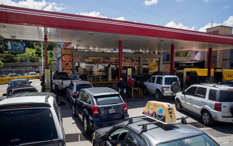 VENEZUELA: EN EL MAYOR PAÍS PETROLERO NO HAY GASOLINA