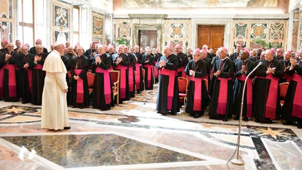 EL PAPA REGAÑA A SUS EMBAJADORES POR CONSPIRAR CONTRA ÉL