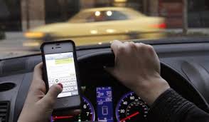 USO INSOLIDARIO DEL MOVIL: DE NOCHE NO, CONDUCIENDO SÍ
