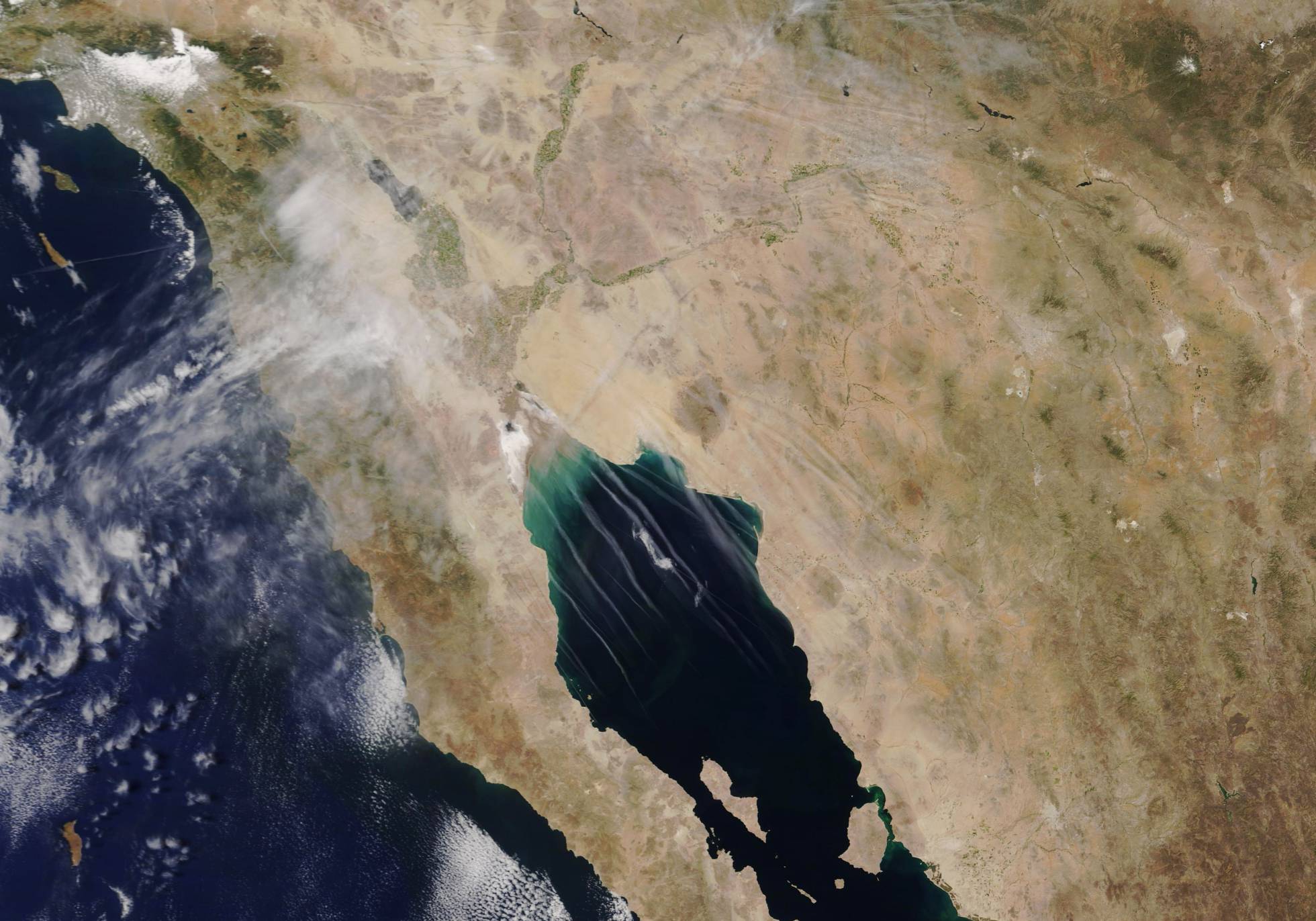 SON PEORES LAS ESTELAS DE LOS AVIONES QUE SUS EMISIONES DE CO2