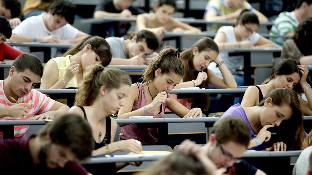 ESPAÑA:UNIVERSITARIO CON TÍTULO Y SIN TRABAJO