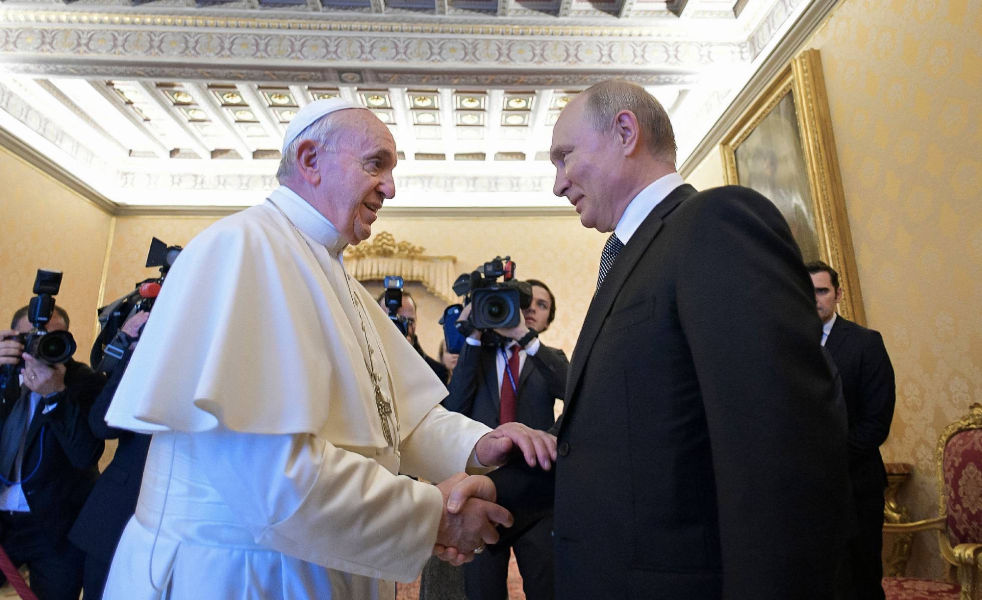 PUTIN SE VA A VER AL PAPA DE SORPRESA