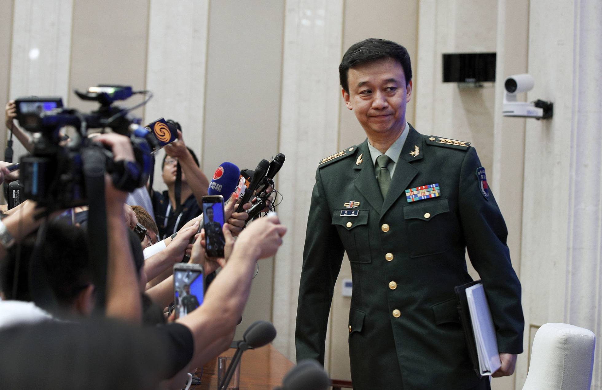 HONG KONG, LAS REVUELTAS NO PUEDEN DURAR MUCHO: CHINA AMENAZA