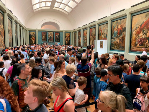 LA GIOCONDA EN PARIS: COLAS DE DOS HORAS PARA UN SELFI