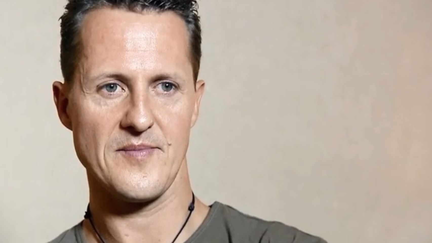 MICHAEL SCHUMACHER VE LA F1 POR LA TV CON SU FAMILIA