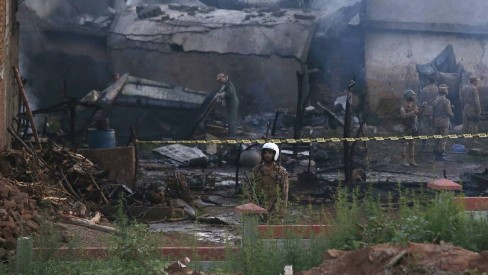 DRAMÁTICO ACCIDENTE AÉREO EN PAKISTÁN