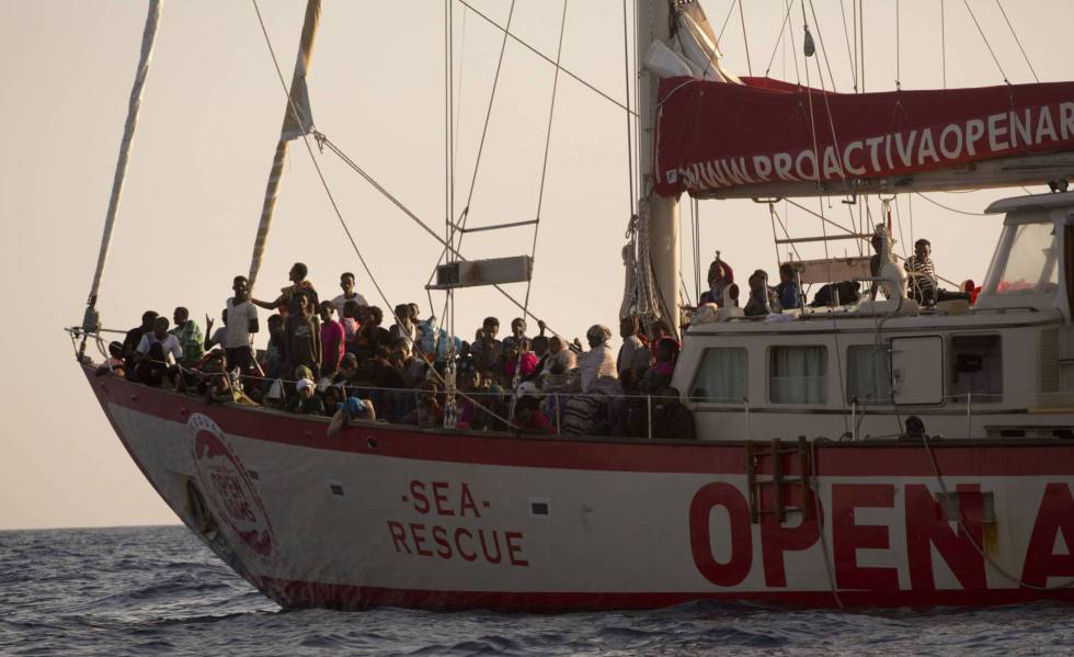 121 PERSONAS EN ALTA MAR: OPEN ARMS PIDE UN PUERTO SEGURO