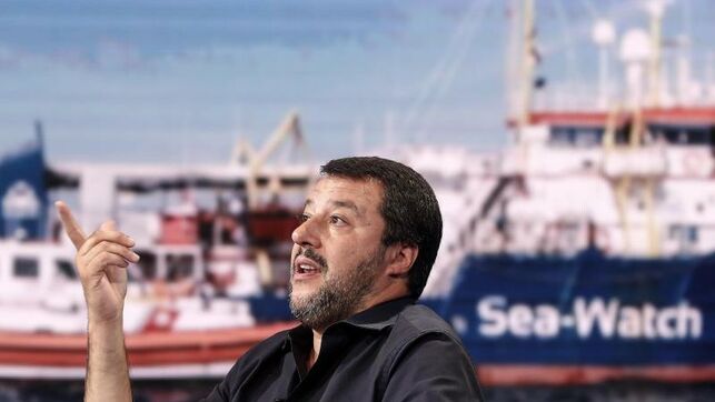 Desembarcan inmigrantes menores bloqueada Salvini EDIIMA20190729 0622 4