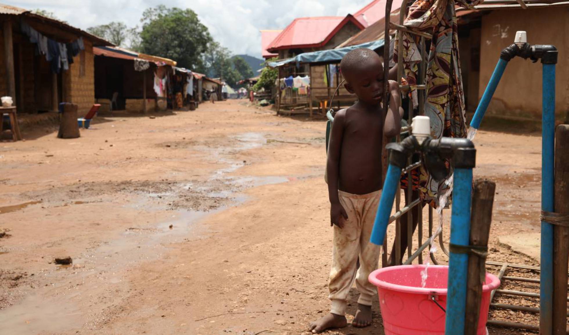 EL COLONIALISMO SIGUE EN AFRICA: AHORA CHINA ROBA EL ORO DE SIERRA LEONA