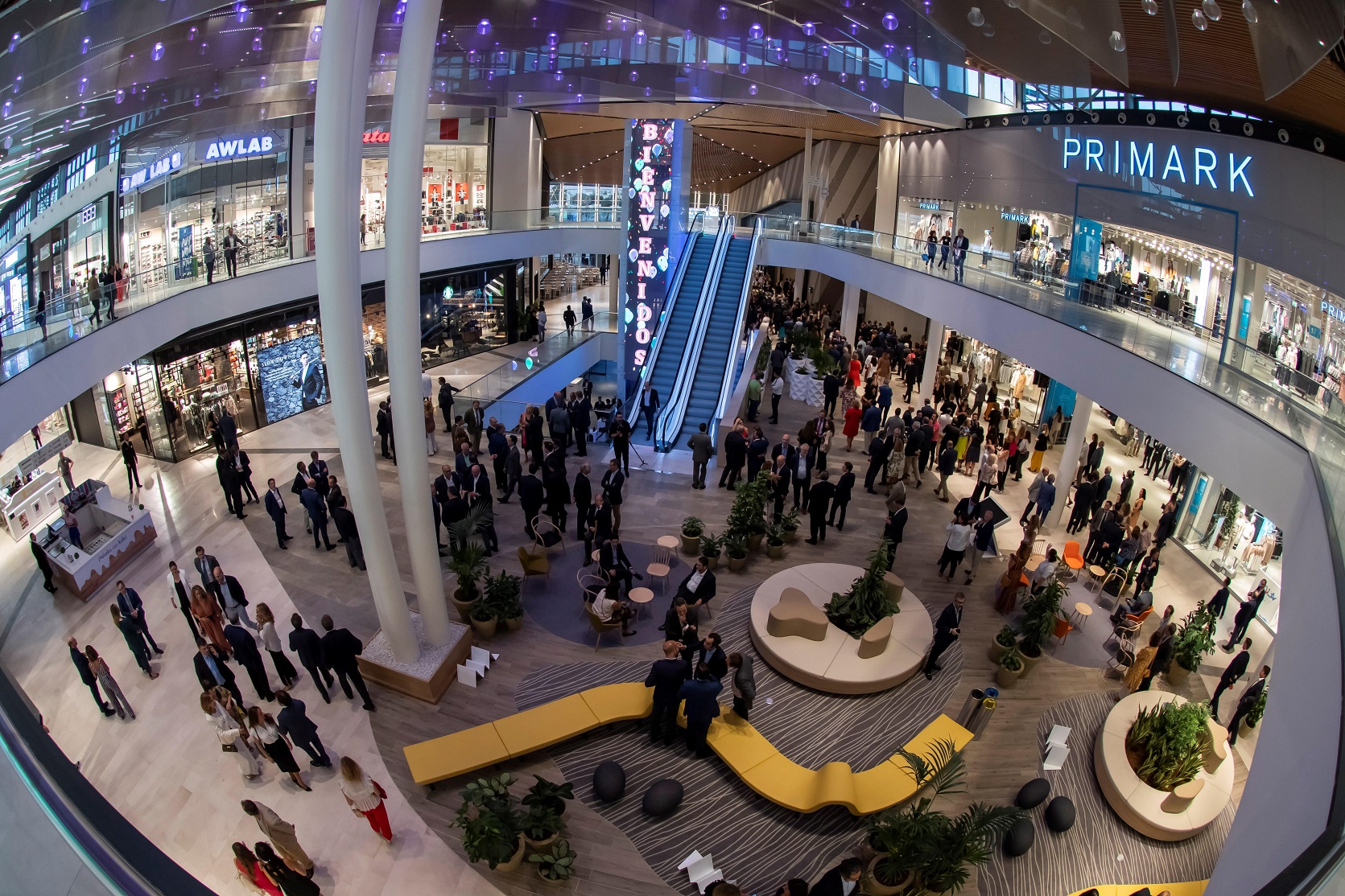SEVILLA TIENE UN NUEVO MEGA CENTRO COMERCIAL CHUPI-GUAY