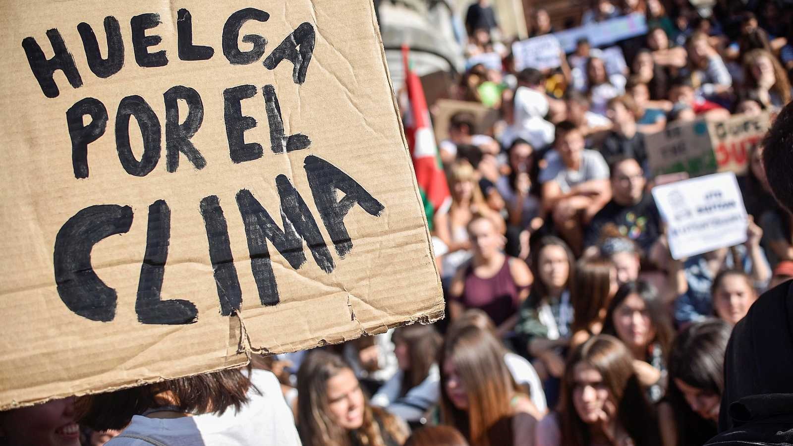 GRANDES PROTESTAS POR EL CAMBIO CLIMÁTICO, Y POR LAS PERSONAS DEPENDIENTES, NADA