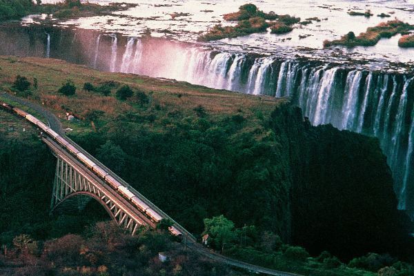 CHINA ATRAVIESA ÁFRICA CON TREN