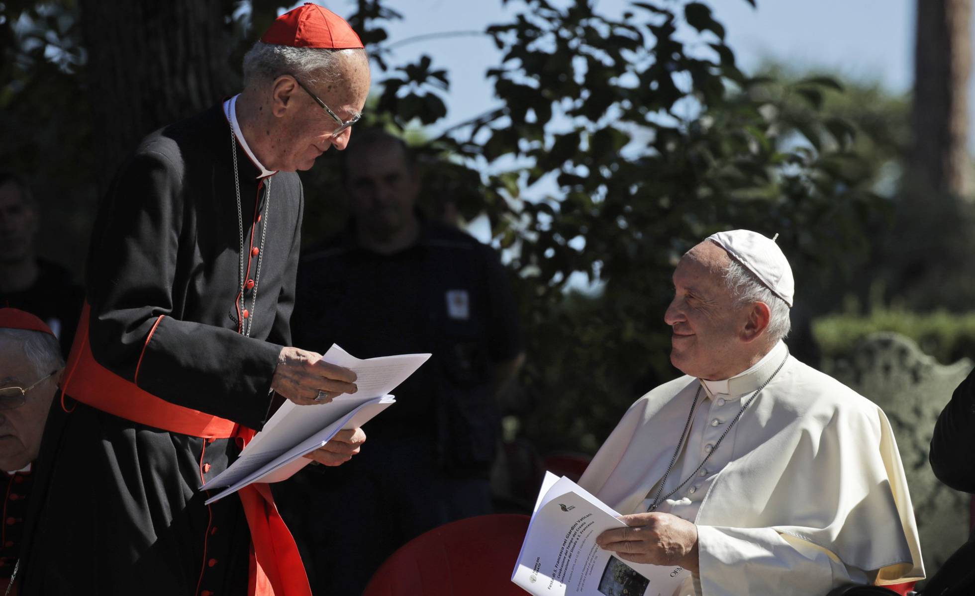 SUENA A NUEVO PAPA EMERITO:¿EL PROXIMO PAPA SERÁ ESPAÑOL?