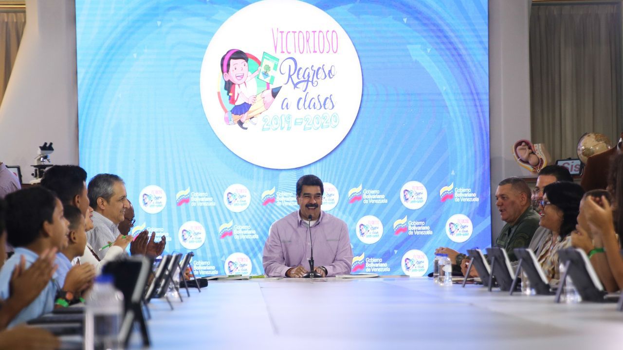 ¿Y CON QUÉ VA A DAR DE COMER A LAS GALLINAS SR. MADURO?