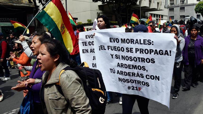 ARDE BOLIVIA DIVIDIDA EN SUS PROTESTAS TRAS LAS ELECCIONES